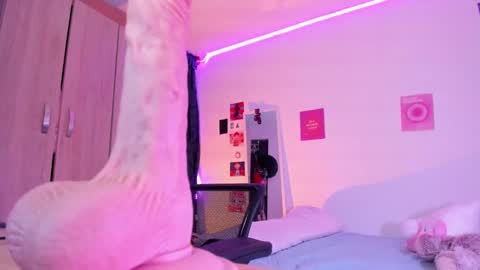 Stephanie  online show from 02/02/25, 04:48