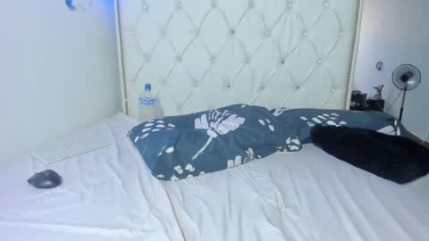 Anny online show from 09/19/25, 10:10