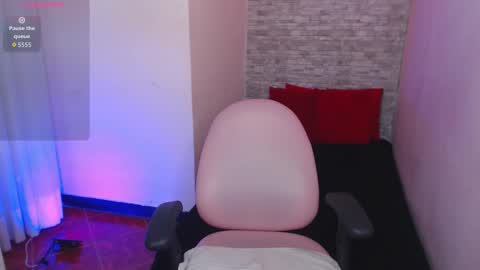 stephany_rodriguez_ online show from 10/14/25, 01:56