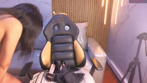 stephany_rodriguez_ online show from 11/28/25, 12:19