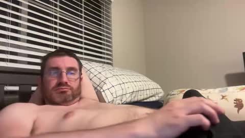 Snapshot of stephenhurst1987 chatting on 12/15/25, 04:17 stephenhurst1987 online show from 12/15/25, 04:17