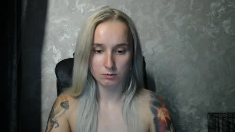 Snapshot of stephiepink chatting on 09/23/25, 10:18 Grace online show from 09/23/25, 10:18