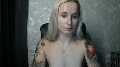 Snapshot of stephiepink chatting on 10/15/25, 10:04 Grace online show from 10/15/25, 10:04