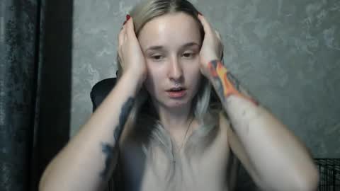 Snapshot of stephiepink chatting on 12/04/25, 12:14 Grace online show from 12/04/25, 12:14