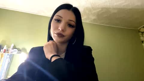 Snapshot of stephniesolie chatting on 11/20/25, 12:05 StephanI online show from 11/20/25, 12:05