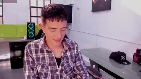 Snapshot of steveen_1604 chatting on 02/23/25, 09:05 Stevenn online show from 02/23/25, 09:05