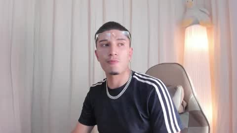 Snapshot of steven_starz chatting on 11/19/25, 04:01 Steven online show from 11/19/25, 04:01