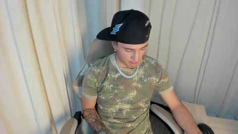 Snapshot of steven_starz chatting on 11/25/25, 05:07 Steven online show from 11/25/25, 05:07