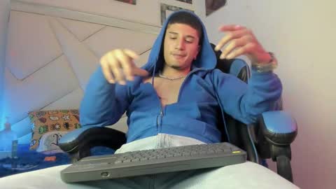 Snapshot of stevenn_star chatting on 11/06/25, 06:20 STEV online show from 11/06/25, 06:20