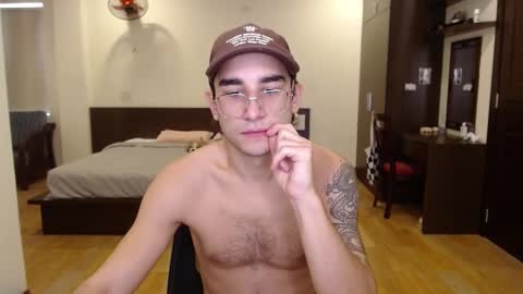 Snapshot of steveoceanbeanhuge chatting on 01/05/25, 03:32 Alex online show from 01/05/25, 03:32