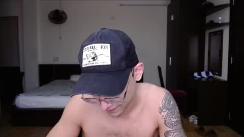 Snapshot of steveoceanbeanhuge chatting on 02/28/25, 06:20 Alex online show from 02/28/25, 06:20