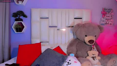 Steisee Reyes online show from 11/02/25, 07:22