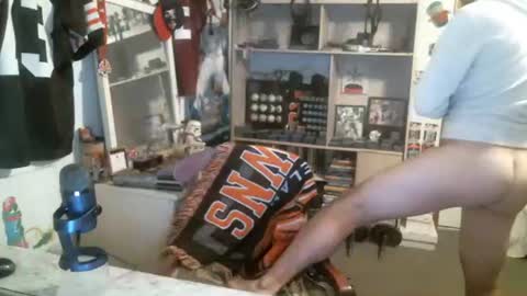 Snapshot of stickey4areason chatting on 11/02/25, 12:57 stickey online show from 11/02/25, 12:57