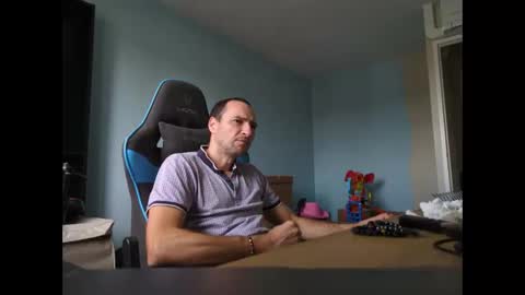 Snapshot of stickolive1 chatting on 09/12/25, 01:11 stickolive1 online show from 09/12/25, 01:11