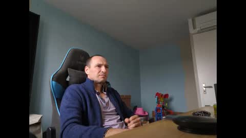 Snapshot of stickolive1 chatting on 09/24/25, 10:40 stickolive1 online show from 09/24/25, 10:40