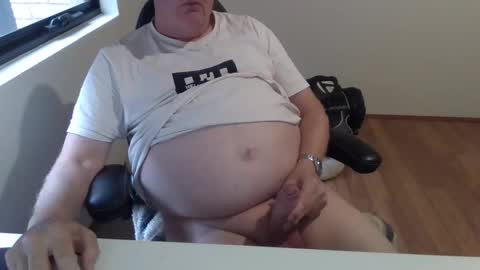 Snapshot of stiffyman55 chatting on 11/18/25, 05:01 stiffyman55 online show from 11/18/25, 05:01