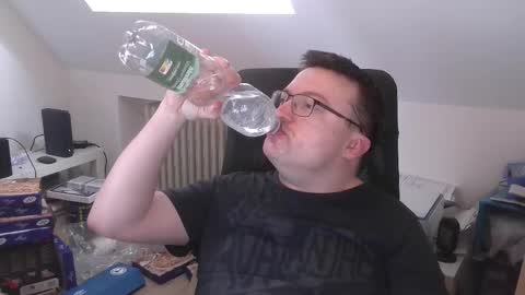 Oliver online show from 04/08/26, 12:49