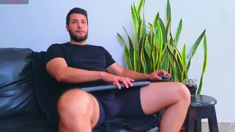Snapshot of stiven_montiel chatting on 05/27/26, 12:35 Stiven Montiel online show from 05/27/26, 12:35