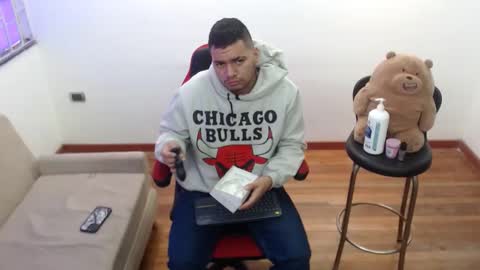 friends online show from 12/01/24, 08:31