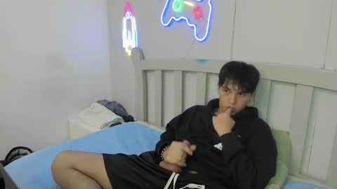 Stiwen online show from 12/15/25, 01:32