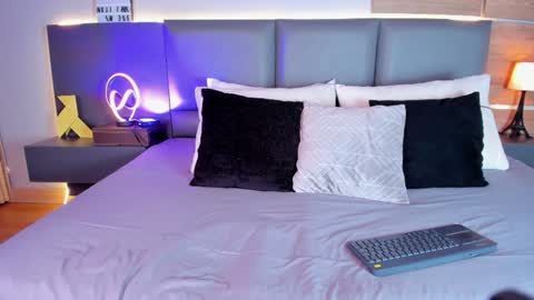 Stone Lee  online show from 02/06/25, 07:24