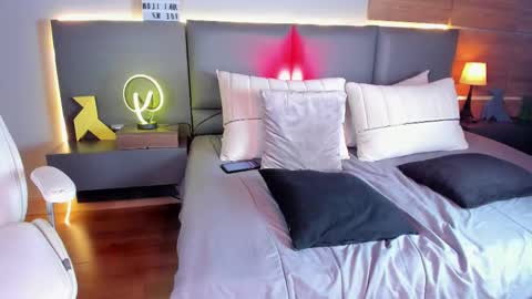 Stone Lee  online show from 02/09/25, 12:41