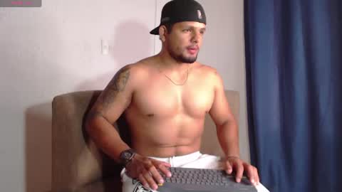 Snapshot of stone_lee_ chatting on 07/22/26, 05:21 Stone Lee online show from 07/22/26, 05:21
