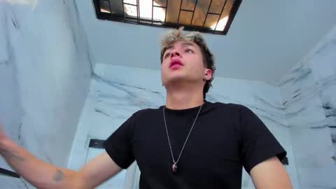 Snapshot of stonne69 chatting on 10/17/25, 06:10 stonne69 online show from 10/17/25, 06:10