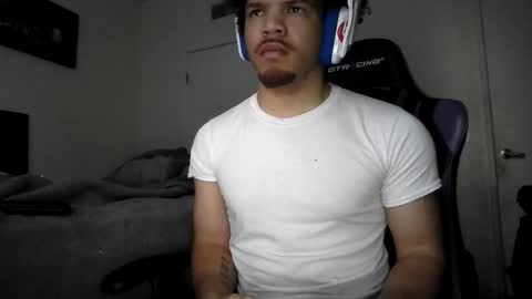 Snapshot of str8dj chatting on 12/16/25, 03:17 Dj online show from 12/16/25, 03:17