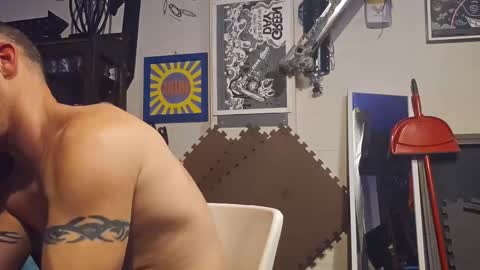 Str8 online show from 02/10/25, 08:00