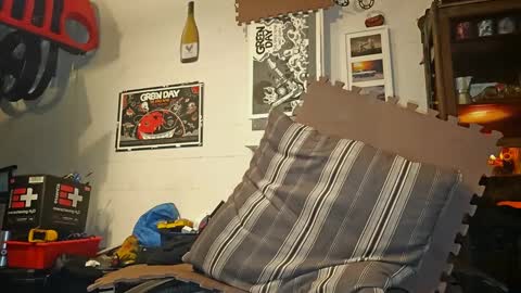 Snapshot of str8foryouguy chatting on 02/20/25, 03:19 Str8 online show from 02/20/25, 03:19