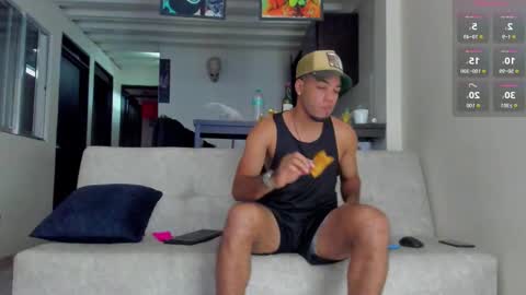 Snapshot of straight__friends chatting on 01/09/26, 02:31 straight__friends online show from 01/09/26, 02:31