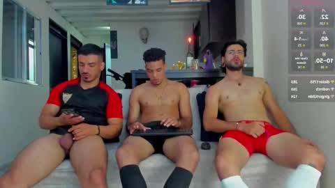 Snapshot of straight__friends chatting on 01/10/26, 02:35 straight__friends online show from 01/10/26, 02:35