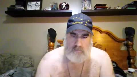 Snapshot of straightbear4you chatting on 06/14/26, 10:39 Straightbear4you online show from 06/14/26, 10:39