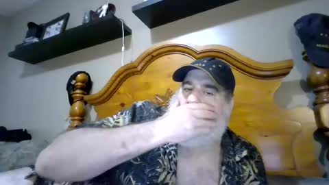 Snapshot of straightbear4you chatting on 07/31/26, 08:14 Straightbear4you online show from 07/31/26, 08:14