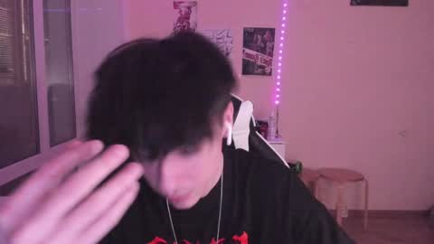 Snapshot of stralght_twinks chatting on 12/21/24, 05:29 Ray online show from 12/21/24, 05:29