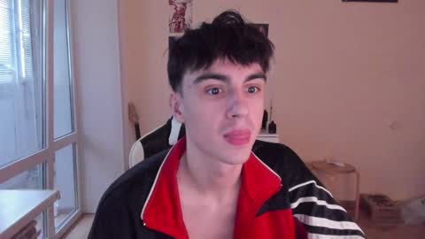 Snapshot of stralght_twinks chatting on 01/10/25, 12:58 Ray online show from 01/10/25, 12:58