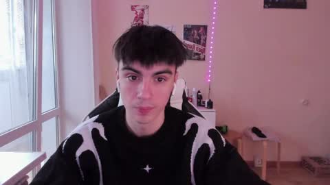 Snapshot of stralght_twinks chatting on 01/16/25, 09:27 Ray online show from 01/16/25, 09:27