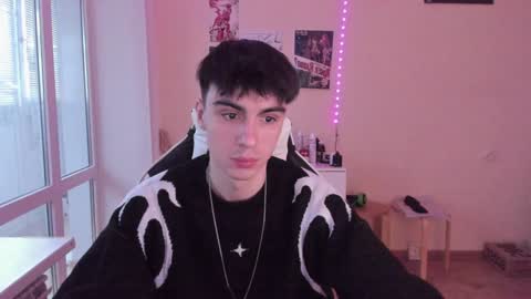 Snapshot of stralght_twinks chatting on 01/16/25, 12:31 Ray online show from 01/16/25, 12:31