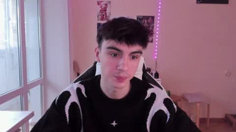 Snapshot of stralght_twinks chatting on 01/19/25, 11:56 Ray online show from 01/19/25, 11:56