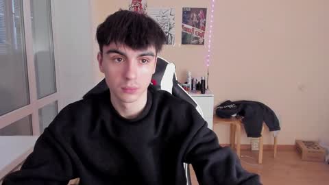 Snapshot of stralght_twinks chatting on 01/28/25, 01:16 Ray online show from 01/28/25, 01:16