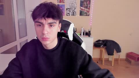 Snapshot of stralght_twinks chatting on 02/02/25, 05:37 Ray online show from 02/02/25, 05:37