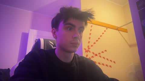 Snapshot of stralght_twinks chatting on 02/14/25, 07:12 Ray online show from 02/14/25, 07:12