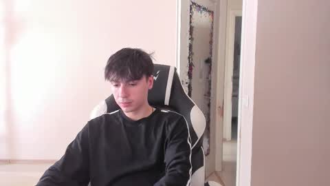 Snapshot of stralght_twinks chatting on 09/09/25, 11:10 Ray online show from 09/09/25, 11:10