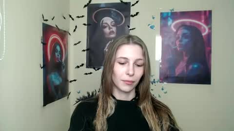 Snapshot of stranger_giirl chatting on 03/12/25, 01:08 Amalia online show from 03/12/25, 01:08