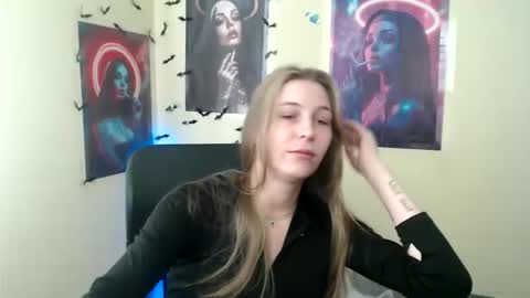 Snapshot of stranger_giirl chatting on 04/30/26, 07:04 Amalia online show from 04/30/26, 07:04
