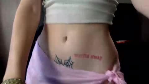 Snapshot of strawb3rrymilkk chatting on 10/30/25, 10:32 strawb3rrymilkk online show from 10/30/25, 10:32