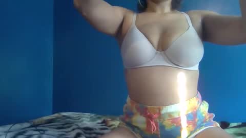 Strawberries X Straps online show from 12/22/25, 03:42