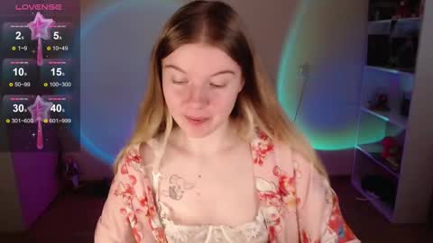 Snapshot of strawberry_juli chatting on 09/16/25, 09:10 Juli online show from 09/16/25, 09:10