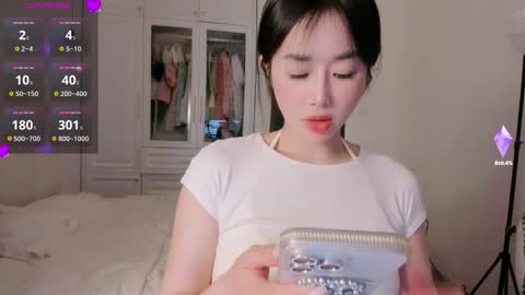 strawberry_loveee online show from 10/29/25, 05:31